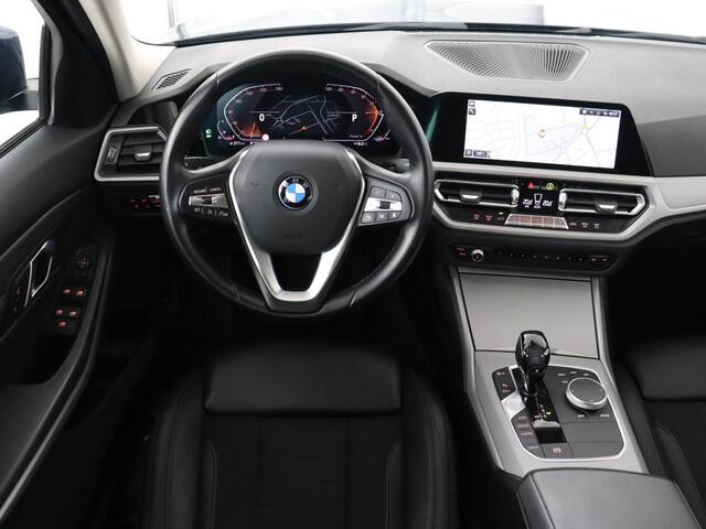 BMW 3-SERIE 320i Executive Edition | Sportstoelen | Carplay | Live Cockpit | Half leder | Navigatie | Full LED | Climate control | Parkeerhulp | Cruise control | Bluetooth