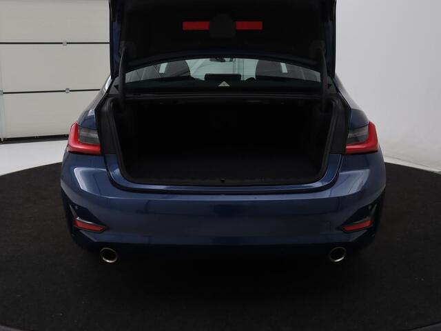 BMW 3-SERIE 320i Executive Edition | Sportstoelen | Carplay | Live Cockpit | Half leder | Navigatie | Full LED | Climate control | Parkeerhulp | Cruise control | Bluetooth