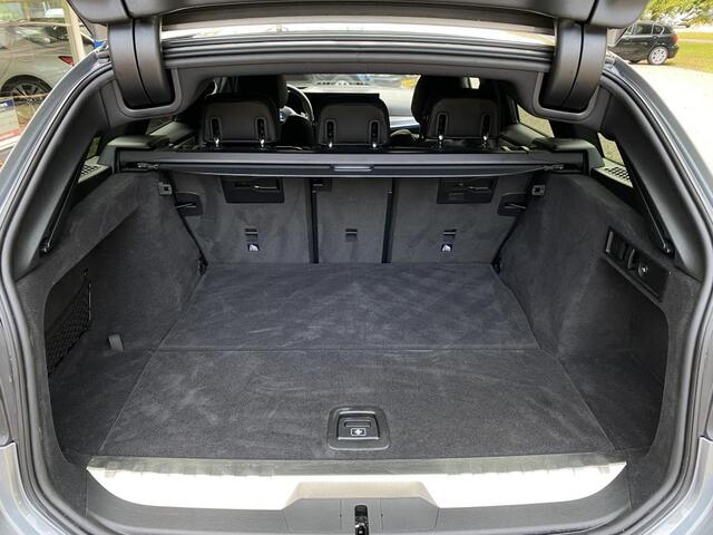 BMW 3-SERIE Touring 320e / M-pakket / Stuur + stoelverwarming / Elek Trekhaak