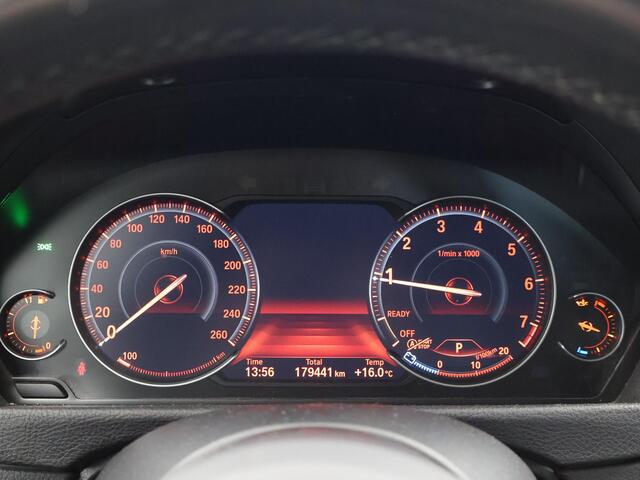 BMW 3-SERIE Touring 318i M-SPORT + AFN. TREKHAAK | LEDER SPORTINT. | DIGITALE COCKPIT | STOELVERWARMING