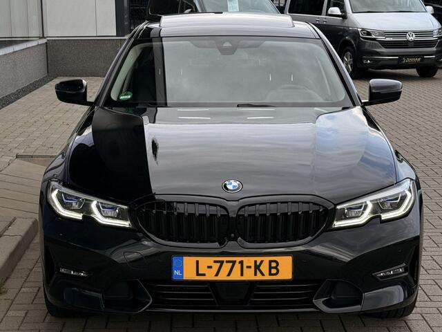 BMW 3-SERIE 318i Business Edition Plus | ACC | Laser | Leder | Schuif/Kantel dak | Apple Carplay | Stoel/Stuur verwarming