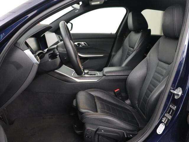 BMW 3-SERIE 318i Luxury Line | Sportstoelen | Leder | Carplay | Live Cockpit | Sfeerverlichting | Trekhaak | Parkeerhulp | Climate control | Full LED | Cruise control | Bluetooth