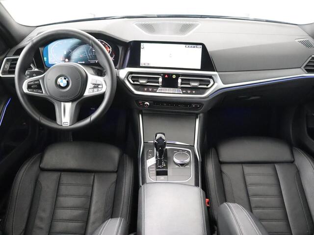 BMW 3-SERIE 318i Luxury Line | Sportstoelen | Leder | Carplay | Live Cockpit | Sfeerverlichting | Trekhaak | Parkeerhulp | Climate control | Full LED | Cruise control | Bluetooth