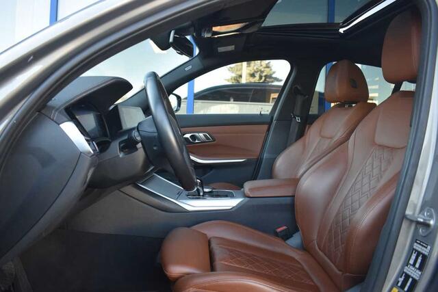 BMW 3-SERIE 330e xDrive LUXURY ** LED, TARTUFO LEDER, TREKH, HuD, SCHUIF/KANTEL, HuD, MEM, 18-inch ** 1e EIG - UNFALLFREI ** ** INFORMEER OOK NAAR ONZE AANTREKKELIJKE FINANCIAL-LEASE TARIEVEN **