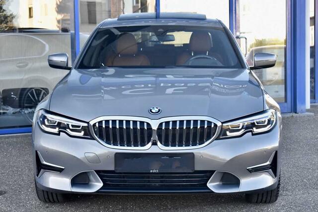 BMW 3-SERIE 330e xDrive LUXURY ** LED, TARTUFO LEDER, TREKH, HuD, SCHUIF/KANTEL, HuD, MEM, 18-inch ** 1e EIG - UNFALLFREI ** ** INFORMEER OOK NAAR ONZE AANTREKKELIJKE FINANCIAL-LEASE TARIEVEN **