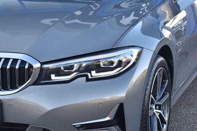 BMW 3-SERIE 330e xDrive LUXURY ** LED, TARTUFO LEDER, TREKH, HuD, SCHUIF/KANTEL, HuD, MEM, 18-inch ** 1e EIG - UNFALLFREI ** ** INFORMEER OOK NAAR ONZE AANTREKKELIJKE FINANCIAL-LEASE TARIEVEN **
