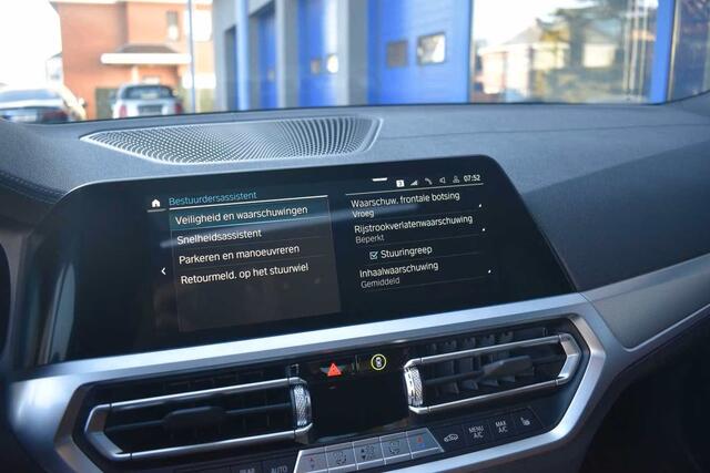 BMW 3-SERIE 330e xDrive LUXURY ** LED, TARTUFO LEDER, TREKH, HuD, SCHUIF/KANTEL, HuD, MEM, 18-inch ** 1e EIG - UNFALLFREI ** ** INFORMEER OOK NAAR ONZE AANTREKKELIJKE FINANCIAL-LEASE TARIEVEN **