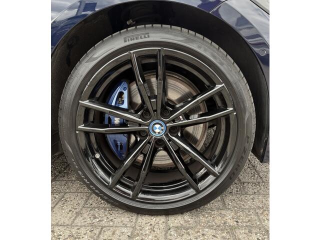 BMW 3-SERIE touring 330e xDrive M Sport | PANO | HUD | TREKHAAK | ELEC. STOELEN | LA