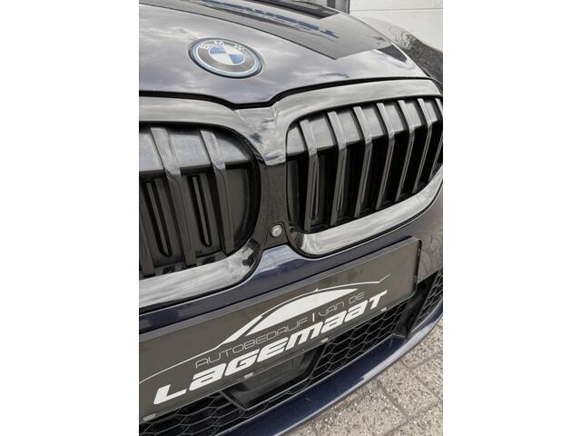 BMW 3-SERIE touring 330e xDrive M Sport | PANO | HUD | TREKHAAK | ELEC. STOELEN | LA