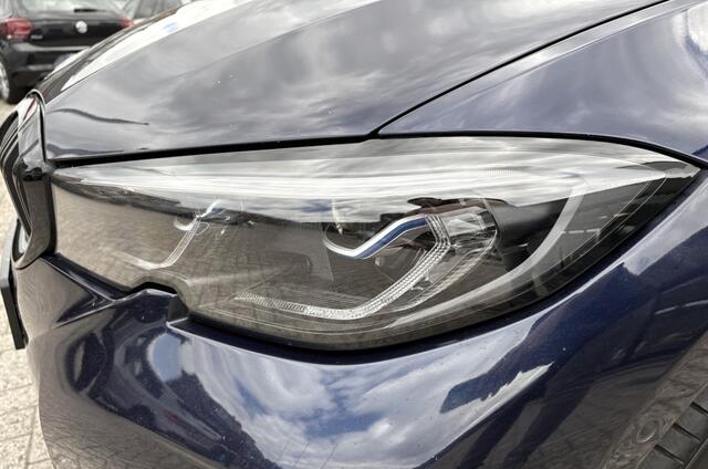 BMW 3-SERIE touring 330e xDrive M Sport | PANO | HUD | TREKHAAK | ELEC. STOELEN | LA