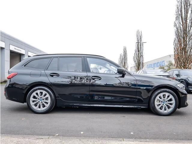 BMW 3-SERIE Touring 330e (215kW / 292pk) ** LED, HALF LEDER, TREKH, SHADOW-LINE, PRIVACY, HiFi ** 1e EIG - UNFALLFREI ** ** INFORMEER OOK NAAR ONZE AANTREKKELIJKE FINANCIAL-LEASE TARIEVEN **