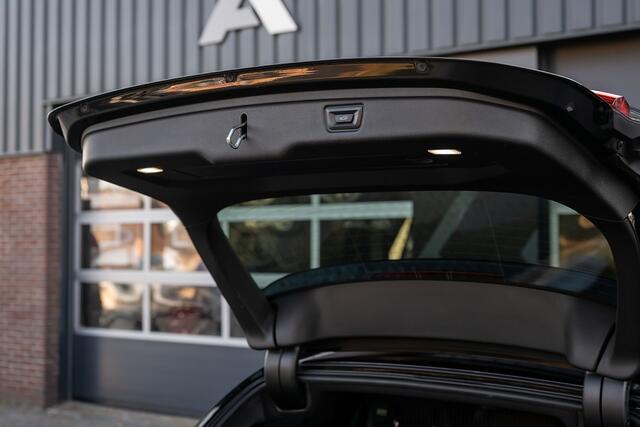 BMW 3-SERIE 330e Touring M Sport | Panorama | Harman/Kardon | Camera | 19' Inch |