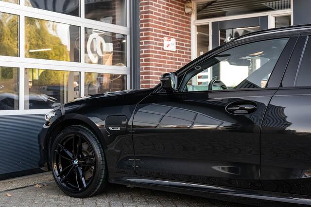 BMW 3-SERIE 330e Touring M Sport | Panorama | Harman/Kardon | Camera | 19' Inch |