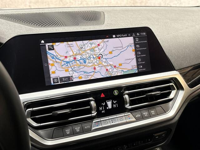 BMW 3-SERIE 318i Sport Line 156Pk Automaat (VIRTUAL COCKPIT, DEALER ONDERHOUDEN, GROOT NAVI, LEDER, ZWART HEMEL, SPORTSTOELEN, GETINT GLAS, SFEERVERLICHTING, PARKEERSENSOREN, NIEUWE APK, NIEUWSTAAT)