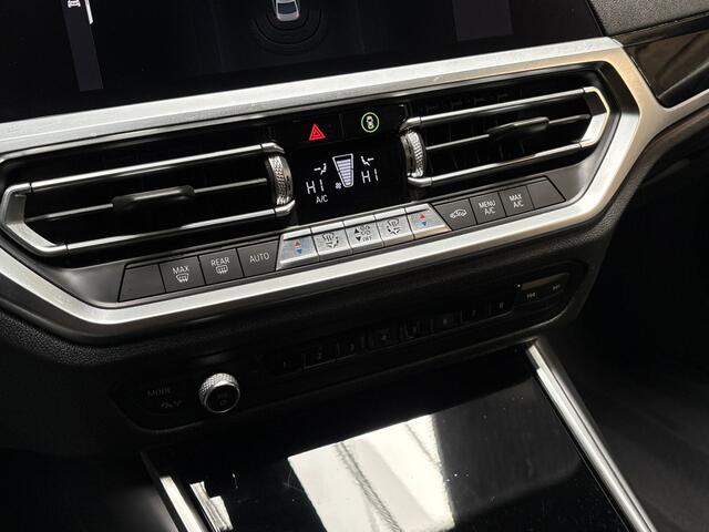 BMW 3-SERIE 318i Sport Line 156Pk Automaat (VIRTUAL COCKPIT, DEALER ONDERHOUDEN, GROOT NAVI, LEDER, ZWART HEMEL, SPORTSTOELEN, GETINT GLAS, SFEERVERLICHTING, PARKEERSENSOREN, NIEUWE APK, NIEUWSTAAT)