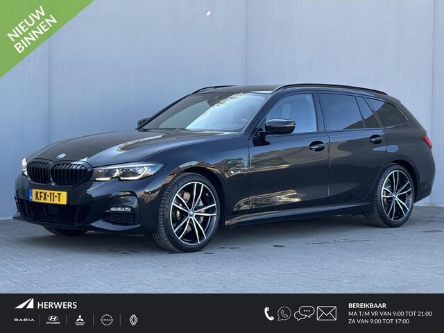 BMW 3-SERIE Touring 330e M-SPORT / PHEV / HUD / Adaptieve Cruise / Virtual Cockpit / Elektr. Klep / Stoel Verwarming / Lederen Bekleding / Apple Carplay & Android Auto / Dodehoek Detectie /