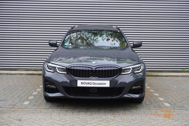 BMW 3-SERIE Touring 330e xDrive 19 inch LM M Dubbelspaak | Trekhaak met elektrisch wegklapbare kogel | Comfort Access | Achteruitrijcamera | BMW Laserlight | BMW Head-Up Display