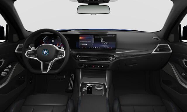 BMW 3-SERIE 330e M-Sport Pro | 19"| Glazen Schuif-/kanteldak | Trekhaak | Innovation + Comfort Pack Harman Kardon | Park Ass. Plus | Comfort Acces | Adapt. Koplampen