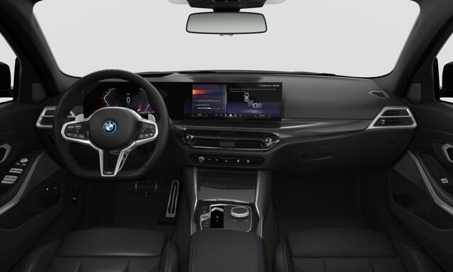 BMW 3-SERIE 330e M-Sport | 19"| Glazen Schuif-/kanteldak | Trekhaak | Innovation + Comfort Pack | Park. Ass. Plus | Driv. Ass | Harman Kardon | Stuurwiel Verwarmd