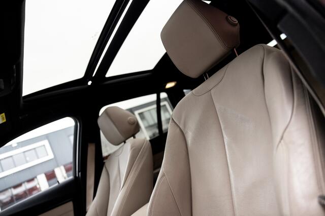BMW 3-SERIE Touring 318i MSport Edition | Pano | Leder | Camera |