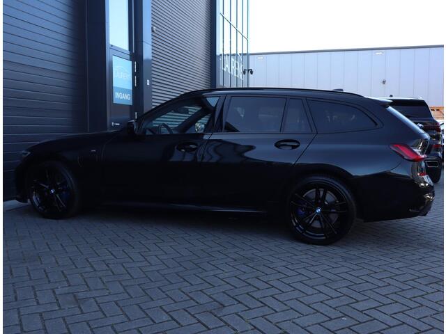 BMW 3-SERIE Touring 330e xDrive M Sport | Panoramadak | Adaptief M onderstel | H+K | 360 | Leer