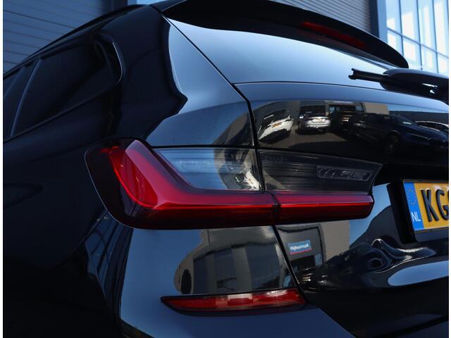 BMW 3-SERIE Touring 330e xDrive M Sport | Panoramadak | Adaptief M onderstel | H+K | 360 | Leer