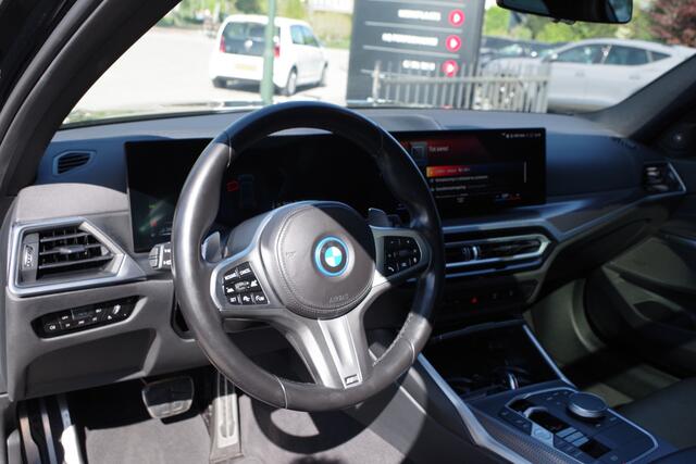 BMW 3-SERIE Touring 330e High Executive M-Sport 293 PK PHEV, Panoramadak, M-Kuipstoelen, Adap. Cruise Control