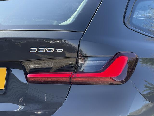 BMW 3-SERIE Touring 330e | M-Sport Pro | Dravit | Panorama | Trekhaak | Stoel + Stuurverw. | HiFi | 360 Cam