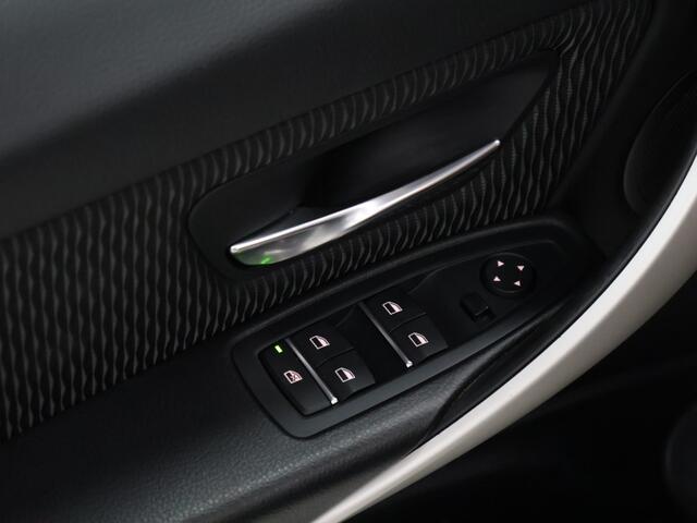 BMW 3-SERIE Touring 318i Corporate Lease [PDC ACHTER, CRUISE CONTROL, BLUETOOTH, ELEKTRISCHE ACHTERKLEP, NAVIGATIE, CLIMATE, NIEUWSTAAT]