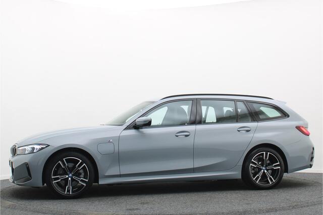BMW 3-SERIE Touring 320e M Sport Navigatie, Elek. trekhaak, Apple Carplay, LED, 18"