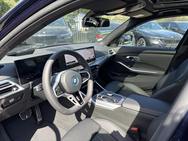 BMW 3-SERIE 330e | M-Sport Pro | Schuif-/Kanteldak | 360 Camera | HiFi | Trekhaak | Adapt. Led | Stoel + Stuurverw.