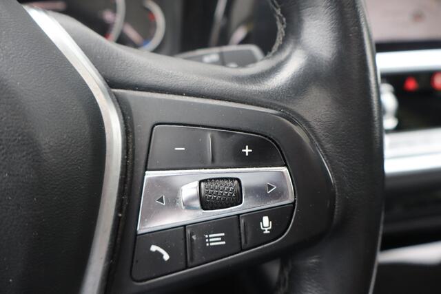 BMW 3-SERIE Touring 320d | Panoramadak | Elek trekhaak | Stoelverwarming | Cruise control