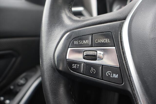 BMW 3-SERIE Touring 320d | Panoramadak | Elek trekhaak | Stoelverwarming | Cruise control