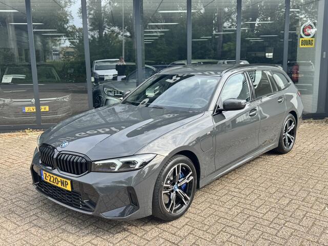 BMW 3-SERIE Touring 320e M-Pakket*LED-Matrix*Trekhaak*Eerste eigenaar*Origineel NL*
