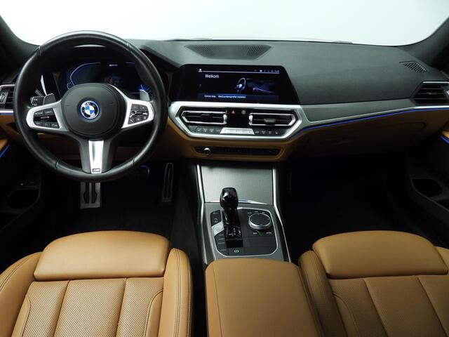 BMW 3-SERIE Touring 330e xDrive M Sport/ Elektrische Trekhaak/ Cruise Control/ Sportstoelen/ Stoelverwarming / Alu wielen 19 inch