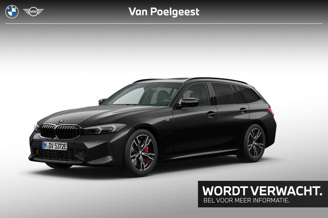 BMW 3-SERIE Touring 330e M-Sport Pro Glazen Schuifdak / 18 Inch / Electrische Zwenkhaak / Stoelverwarming / Getinte Ramen Achter / Achteruitrij Camera
