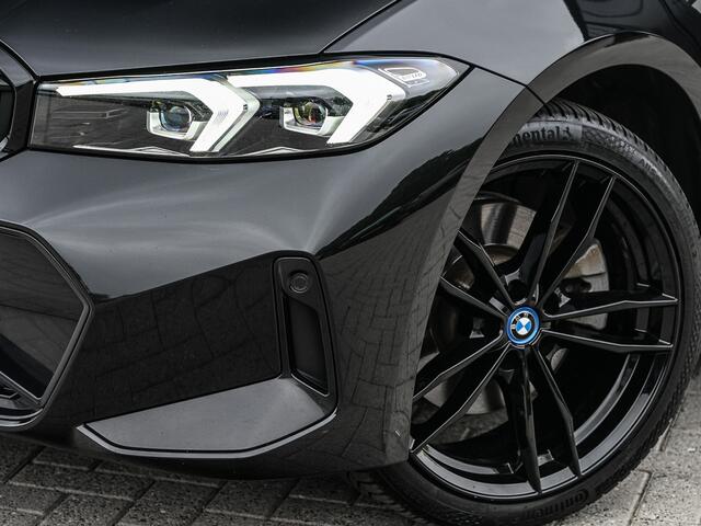 BMW 3-SERIE Touring 330e xDrive M-Sport | Hifi sound | Active cruise | Dab+ | Active cruise |