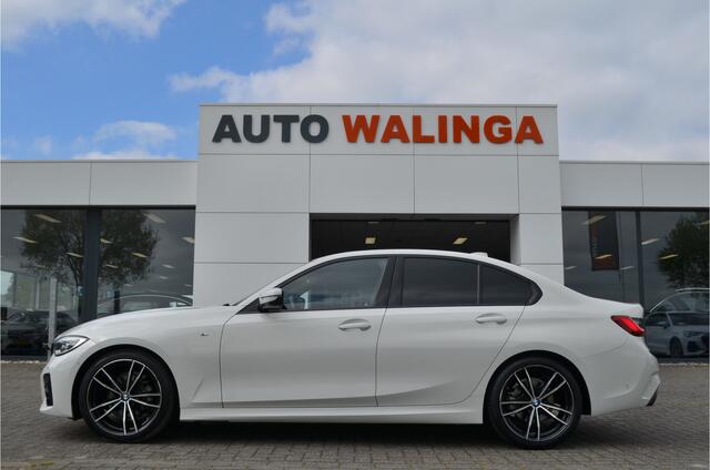 BMW 3-SERIE 318i M Sport Pakket | Sfeer | Camera | Carplay | Led | Live Cockpit Pro | Leer | NL Auto! Stoelverw. | Shadow-line |