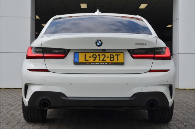 BMW 3-SERIE 318i M Sport Pakket | Sfeer | Camera | Carplay | Led | Live Cockpit Pro | Leer | NL Auto! Stoelverw. | Shadow-line |