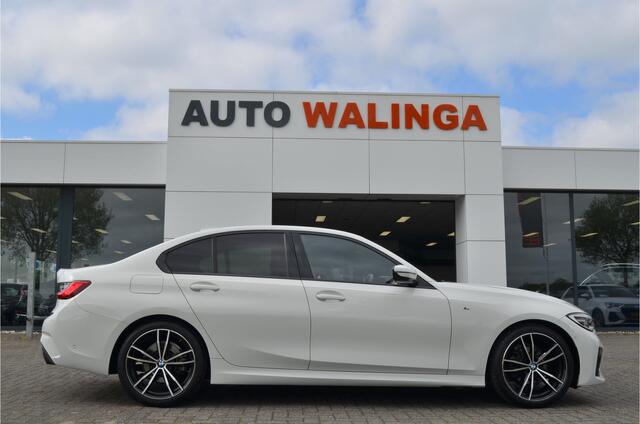 BMW 3-SERIE 318i M Sport Pakket | Sfeer | Camera | Carplay | Led | Live Cockpit Pro | Leer | NL Auto! Stoelverw. | Shadow-line |