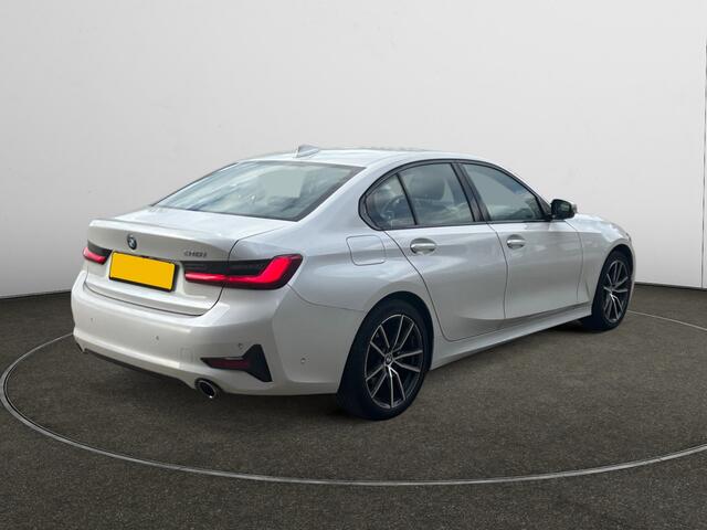 BMW 3-SERIE 318i Executive Edition Sport Interieur, Sfeerverlichting, Carplay, Android Auto, Led, Privacy Glass