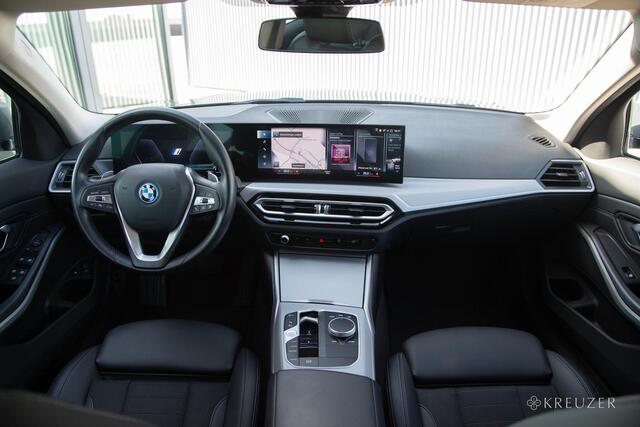 BMW 3-SERIE Touring 330e xDrive | Facelift | Driving Assistant | ACC | Elek. Trekhaak | Sportstoelen