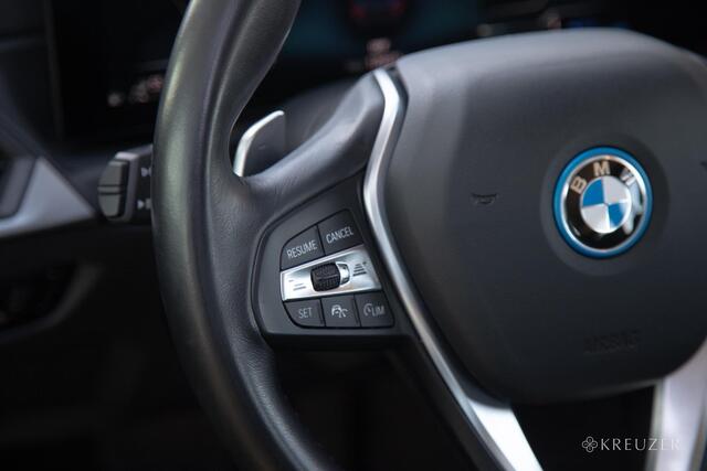 BMW 3-SERIE Touring 330e xDrive | Facelift | Driving Assistant | ACC | Elek. Trekhaak | Sportstoelen