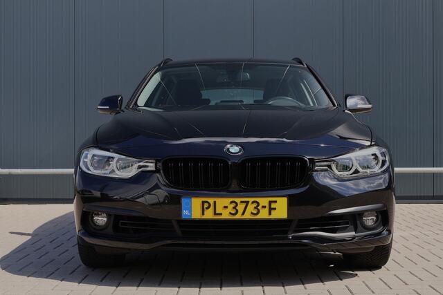 BMW 3-SERIE Touring 318i Executive Automaat | Origineel NL | 18 inch | Navi | Cruise | Clima | Elektr. achterklep