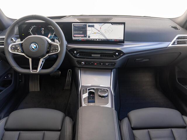 BMW 3-SERIE Touring 330e | Individual Lak | M Sportpakket Pro | Innovation Pack | Comfort Pack | Panoramadak | Trekhaak