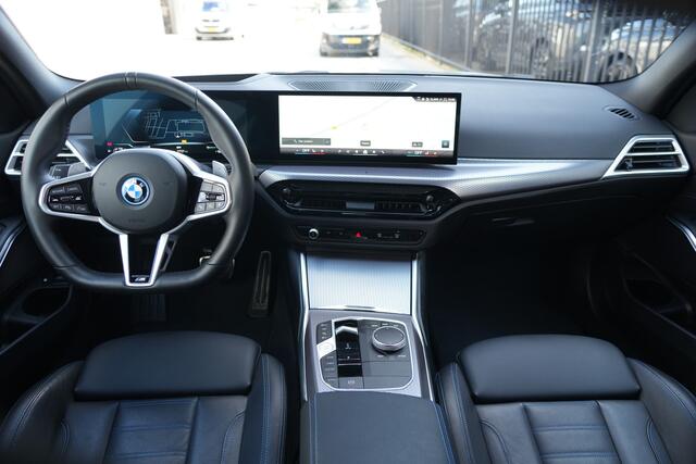 BMW 3-SERIE 330e M Sport High Executive 292pk Navigatie/HUD/360Camera