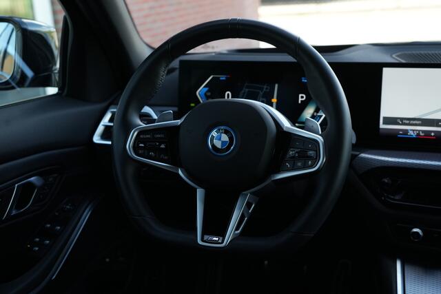 BMW 3-SERIE Touring 330e M Sport High Executive 292pk Navigatie/HUD/360Camera