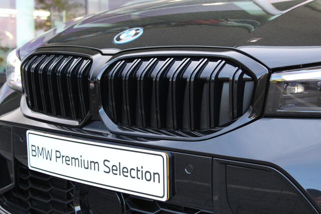 BMW 3-SERIE 330e M Sport Automaat / Schuif-kanteldak / Sportstoelen / Comfort Access / Harman Kardon / Adaptieve LED / Parking Assistant Plus