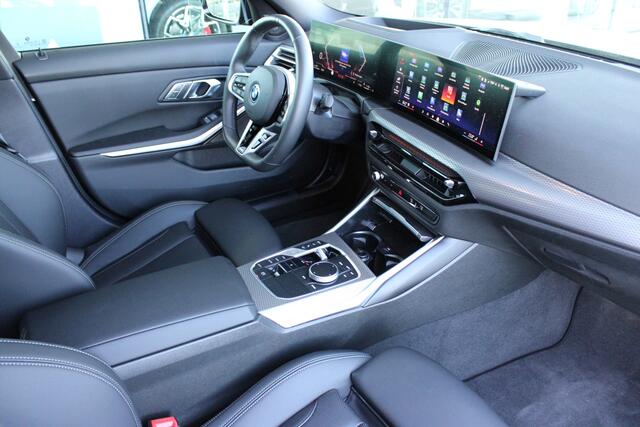 BMW 3-SERIE 330e M Sport Automaat / Schuif-kanteldak / Sportstoelen / Comfort Access / Harman Kardon / Adaptieve LED / Parking Assistant Plus