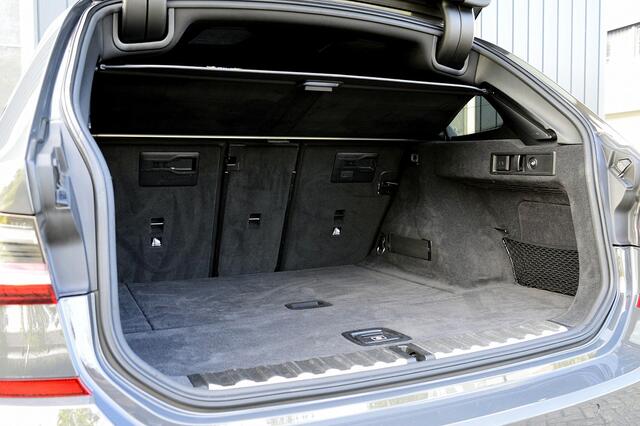 BMW 3-SERIE Touring 320i M-Sport Rijklaarprijs-Garantie Panorama dak trekhaak Sport interieur Led Camera